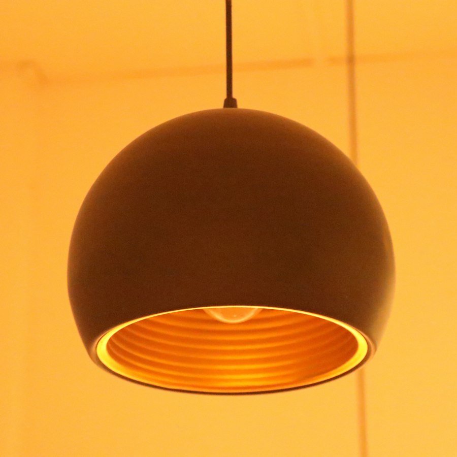 Noir Pendant Globe Lamp